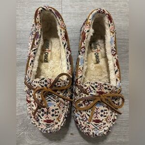 MINNETONKA CALLY Moccasin Slippers Brit Trapper Leather Tie Aztec Print Size 6